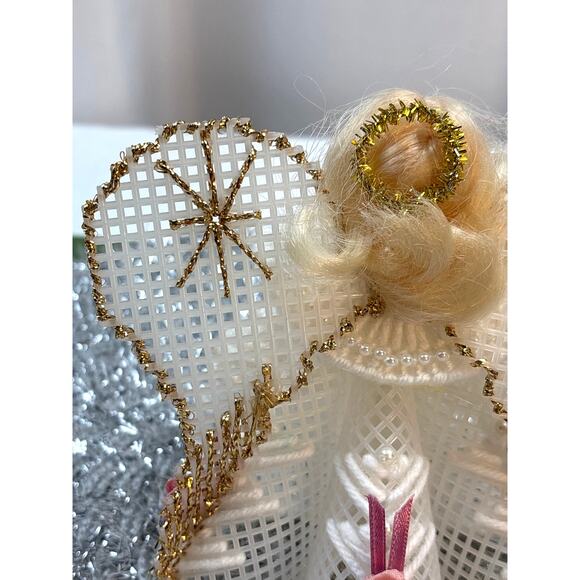 Vintage Christmas Angel Kitschy Needlepoint Plastic Canvas Decoration Figurine - Picture 6 of 7
